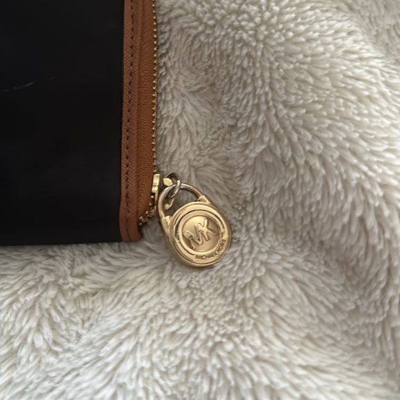 Michael Kors EUC Black and Tan wallet, no call-outs - Picture 4 of 7